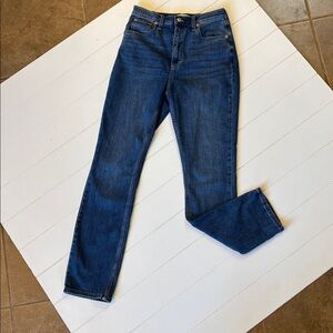 Abercrombie & Fitch The Slim Straight Ultra High Rise Jeans! Size 27